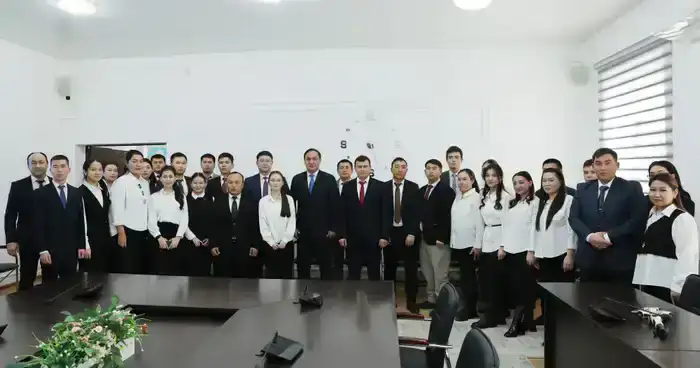 Конституционные реформы и роль молодежи: встреча акима области в Меркенском районе (10)