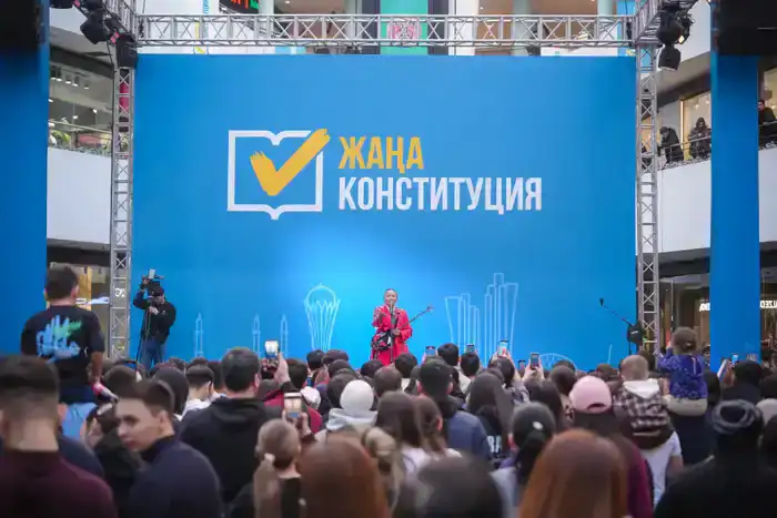 Более 10 тысяч человек приняли участие в молодежном концерте в поддержку референдума в Астане (8)