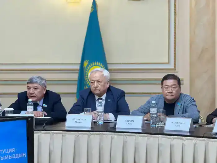 Слово в защиту свободы: Союз писателей Казахстана поддерживает новую Конституцию Шымкенте