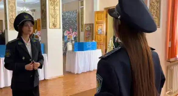 В городе Алтай прошла необычная встреча школьников и студентов с работниками полиции (3)