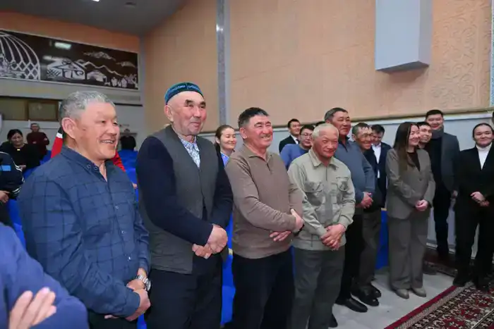 Аким области встретился с жителями села Жантикей (3)