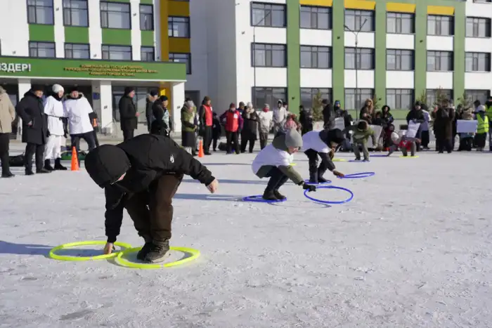 «Зимние веселые старты»: в Астане прошла семейная эстафета «Папа, мама и я» (6)