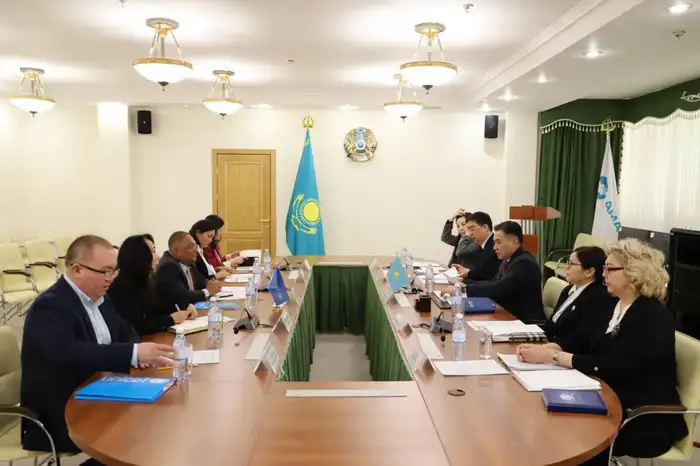 А. Ертаев встретился с представителем ЮНИСЕФ в Казахстане Р.М. Сарваром (7)