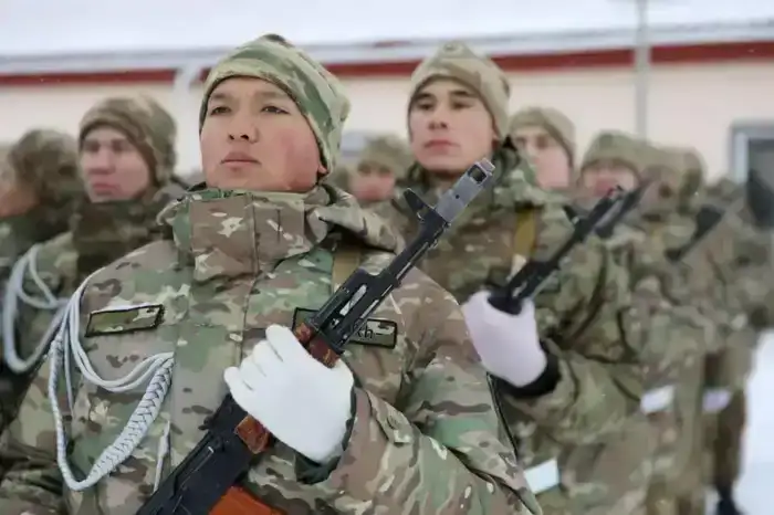 Министерство обороны Республики Казахстан предупреждает о рисках незаконных услуг по «освобождению от армии» и разъясняет призывной процесс