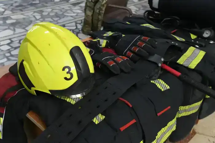 Столичные спасатели рассказали школьникам о своей службе (7)