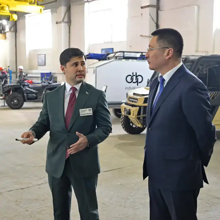 Аким области Асаин Байханов в рамках рабочей поездки посетил ряд инвестиционных объектов региона, ознакомился с ходом строительства гостиницы «Novotel», а также побывал на предприятиях центральной промышленной зоны областного центра (9)