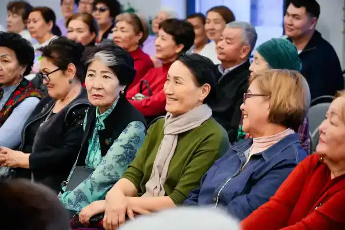 Как не стать жертвами мошенников: разъяснительное мероприятие для пенсионеров организовали в Астане (4)