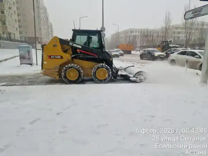 Более 3 000 дорожных рабочих и свыше 1 700 единиц спецтехники задействовано в снегоуборочных работах в Астане (6)