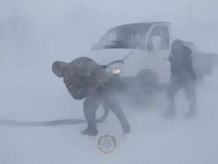 Спасатели МЧС Казахстана за прошедшие семь суток из снежных заносов спасли и эвакуировали 96 человек (2)