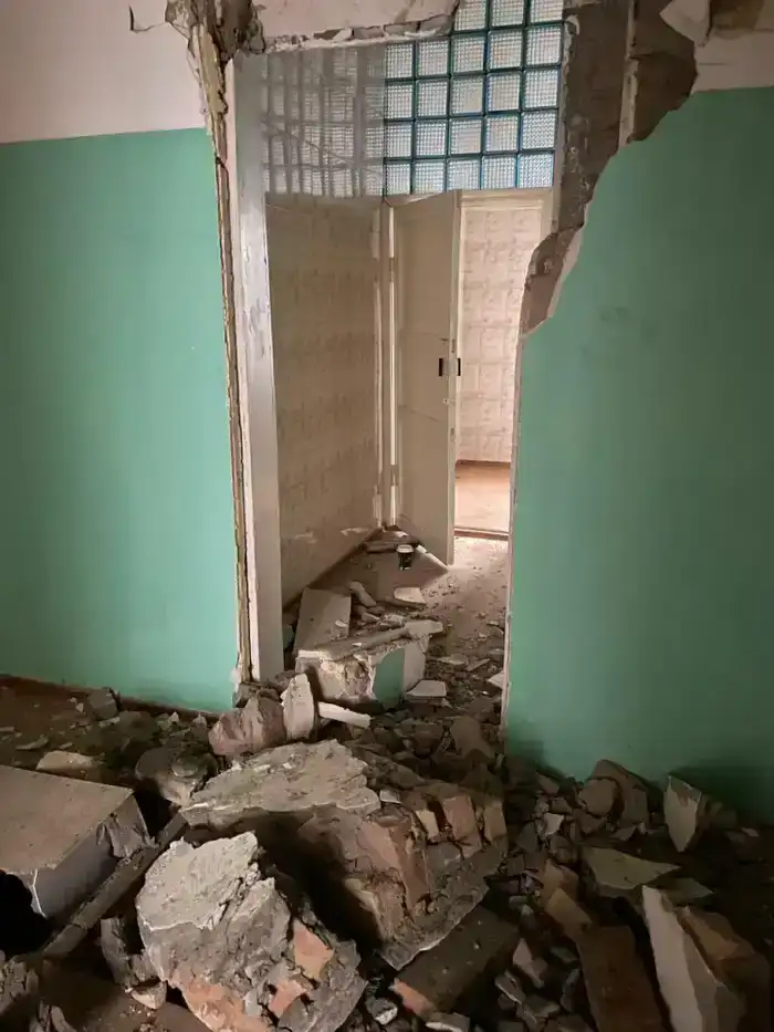 В акимате Алматы прокомментировали снос аварийного здания (2)