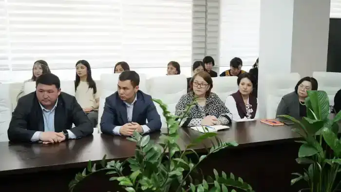 В ОБЛАСТИ АБАЙ СОСТОЯЛСЯ ДИАЛОГ ШАЛКАРА БАЙБЕКОВА С ДИРЕКТОРАМИ КОЛЛЕДЖЕЙ ПО ПРОЕКТУ КОНСТИТУЦИИ (3)