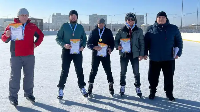 В Шахтинске прошли соревнования по скоростному бегу на коньках с участием 20 спортсменов