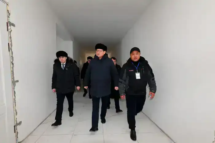 Аким области посетил недостроенные объекты в Абайском районе (7)