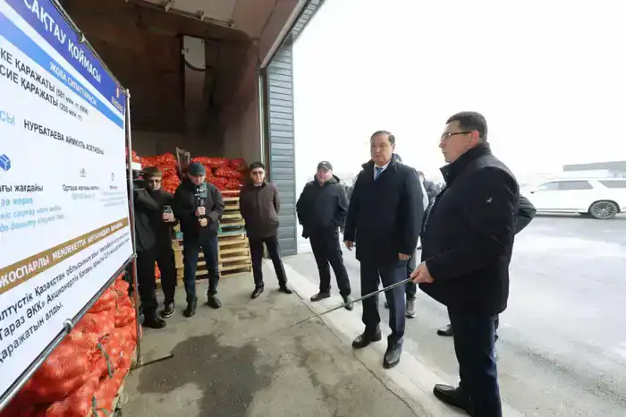 Ербол Карашукеев ознакомился с развитием сельского хозяйства в Байзакском районе (2)