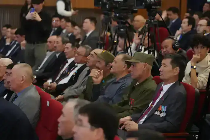 НУРАЛХАН КУШЕРОВ ВСТРЕТИЛСЯ С ЖИТЕЛЯМИ ГОРОДА ТУРКЕСТАНА И ОБСУДИЛ АКТУАЛЬНЫЕ ВОПРОСЫ (4)