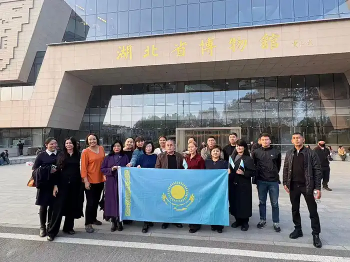 Казахстанские преподаватели успешно завершили стажировку по искусственному интеллекту в Китае