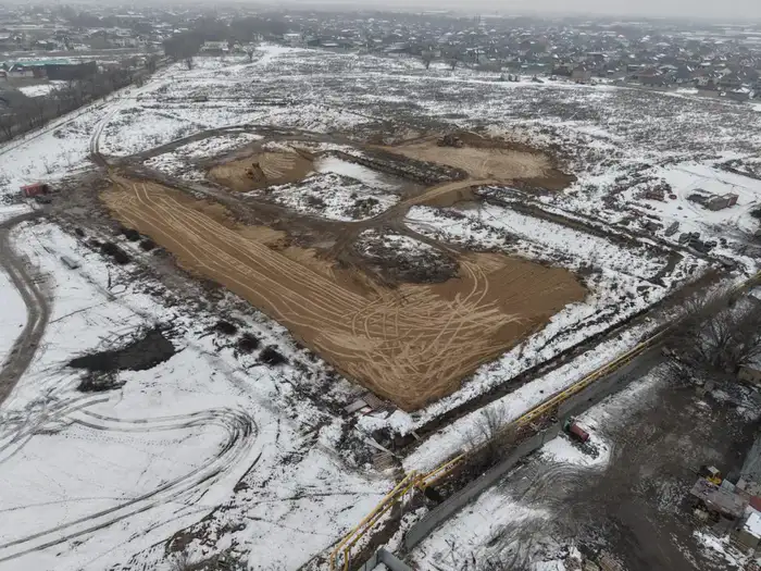 В Алматы приступили к демонтажу незаконного жилого комплекса (2)