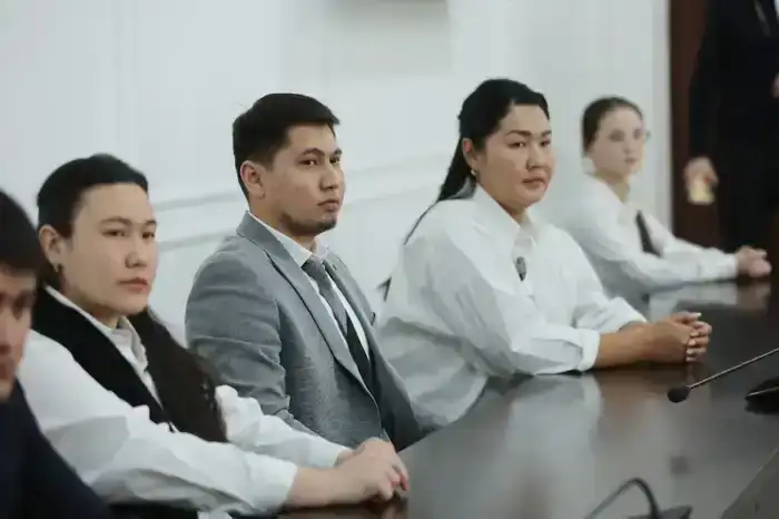 Конституционные реформы и роль молодежи: встреча акима области в Меркенском районе (5)