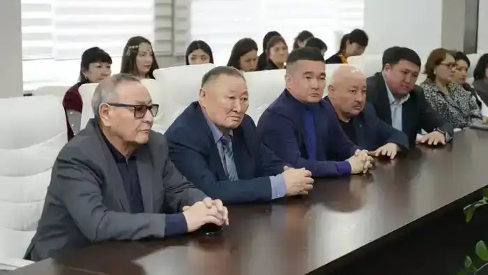 В ОБЛАСТИ АБАЙ СОСТОЯЛСЯ ДИАЛОГ ШАЛКАРА БАЙБЕКОВА С ДИРЕКТОРАМИ КОЛЛЕДЖЕЙ ПО ПРОЕКТУ КОНСТИТУЦИИ (5)