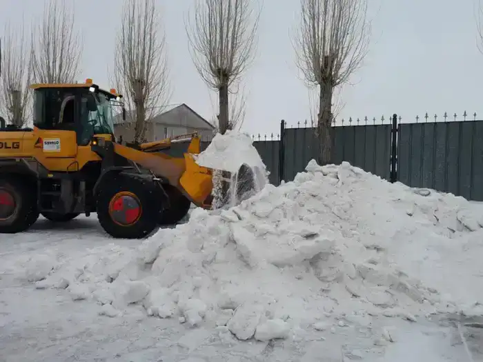 В Астане в снегоуборочных работах задействовано около 1,7 тысячи единиц спецтехники (4)