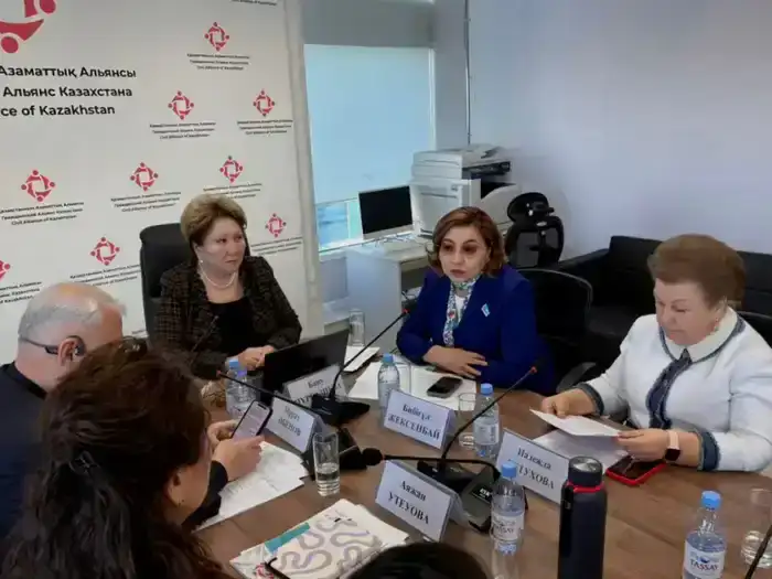 В столице обсудили механизмы общественного участия в конституционных реформах (3)