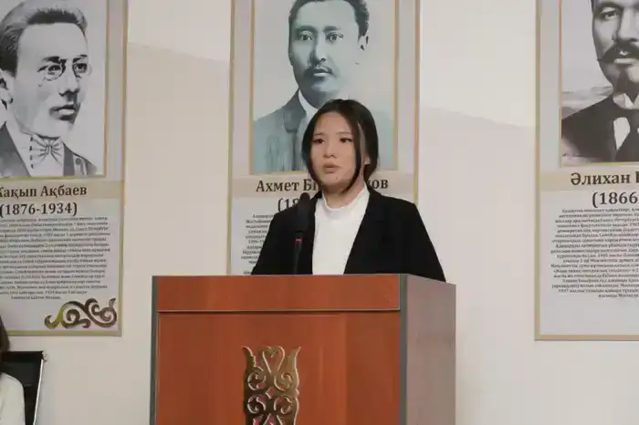 «Закон и порядок»: столичным школьникам показали работу адвокатов на деле (8)