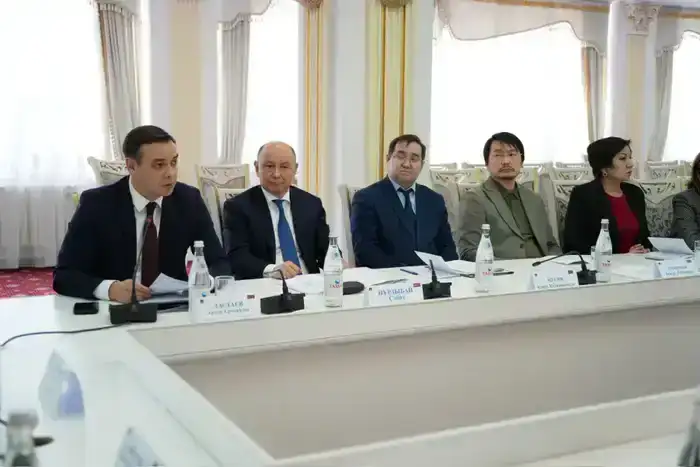 Обсуждение политических реформ в Казахстане: переход к Курултаю и новые институты власти в контексте конституционной реформы 2026 года