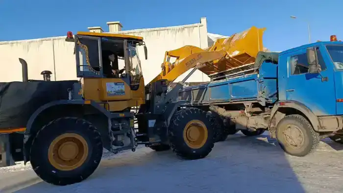 Более 1 700 единиц спецтехники задействованы в уборке снега в Астане (7)