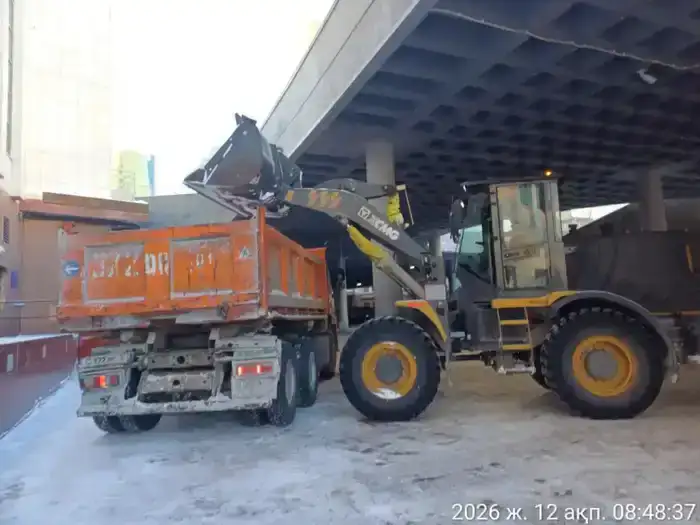 Более 1 700 единиц спецтехники задействованы в уборке снега в Астане (2)