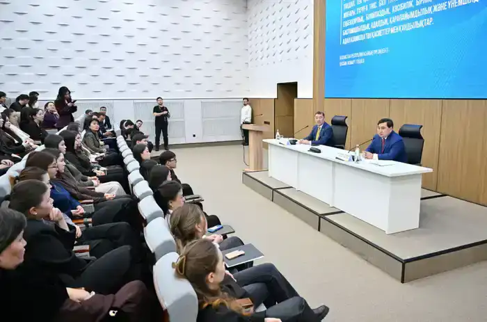Председатель Агентства Дархан Жазықбай встретился со студенческой молодёжью (6)