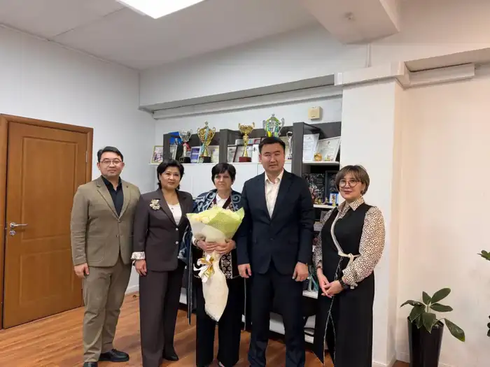 Алматинскую учительницу химии поздравили с попаданием в топ-50 Global Teacher Prize (6)