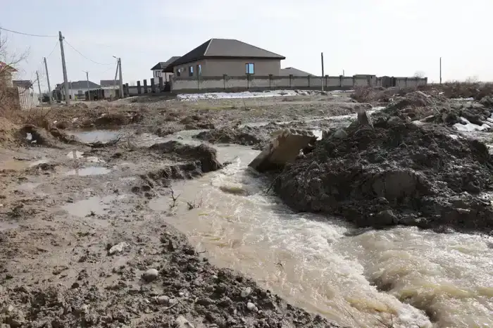 Ербол Карашукеев проверил противопаводковые работы в Таразе (3)