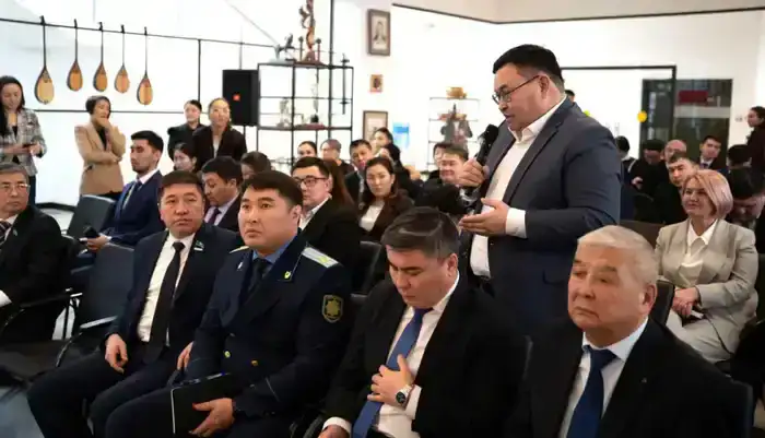 Основные положения проекта новой Конституции и роль молодежи обсудили на экспертной встрече (3)