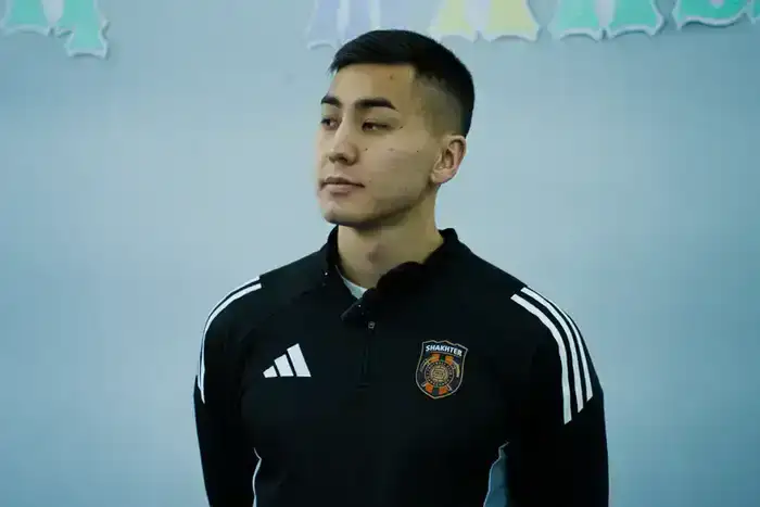 Школьники Караганды получили возможность пообщаться с игроками ФК 'Шахтёр'