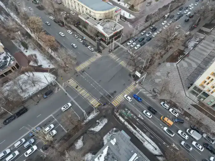 В Алматы меняют работу некоторых светофоров на загруженных перекрестках (2)