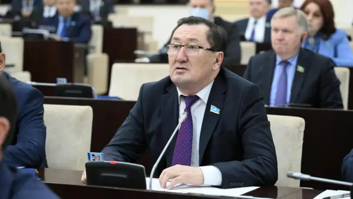 Наурызбай Байкадамов: сенатор уходит, голосование решает судьбу