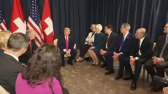 Трамп на распутье: выбирает между двумя звездами на политическом небосводе для 2028 года