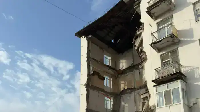 Мировые новости: Землетрясение и обрушение жилого дома в центре внимания 19 февраля