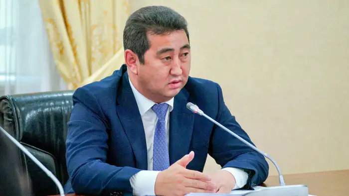 Субсидии родственникам: министр Сапаров отвечает на вопросы в Алматы
