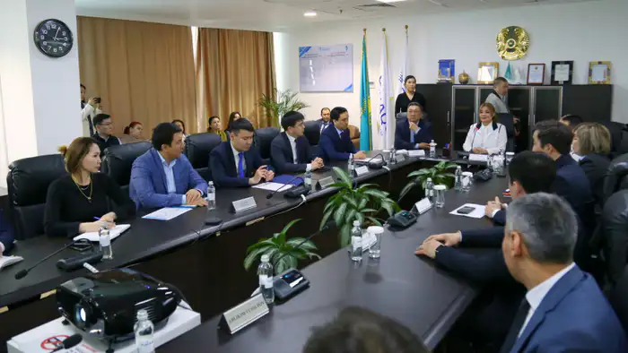 Круглый стол QazaqGaz Aimaq: Обсуждение проекта новой Конституции с депутатами Amanat и Respublica