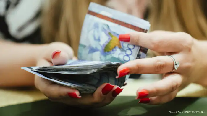 Зарплаты казахстанцев: рост или просто игра слов?