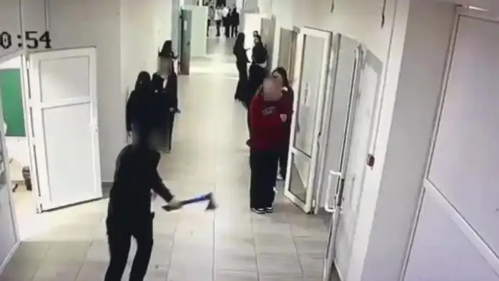 Сенатор Марат Кожаев, генерал-лейтенант полиции в отставке, прокомментировал инцидент в Кульсары, где школьник с топором напал на одноклассников. Он отметил, что подобные ситуации подчеркивают необходимость усиления мер безопасности в образовательных учре