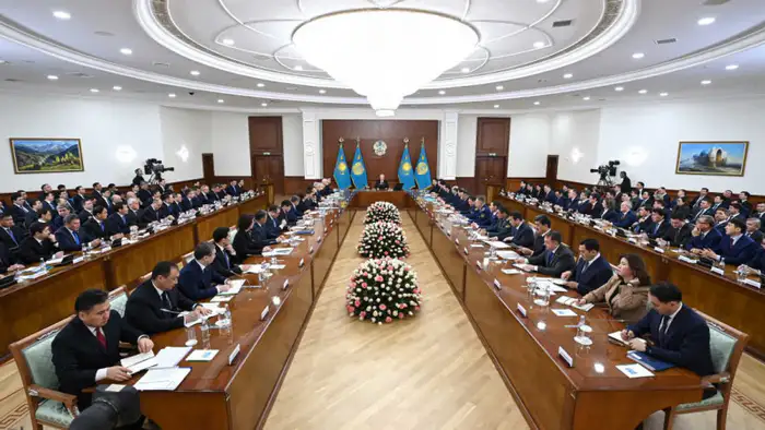 Президент Токаев провёл расширенное заседание правительства в Астане: ключевые вопросы и решения