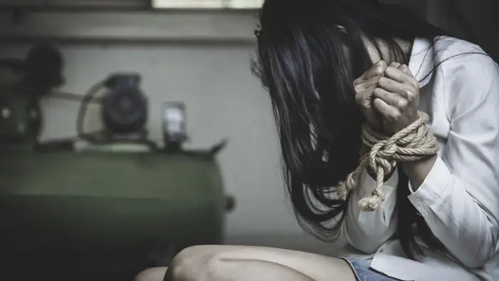 Заместитель министра внутренних дел Санжар Адилов сообщил о ходе расследования дела о сексуальном рабстве школьницы в Кызылорде, подчеркивая важность защиты прав детей и необходимость жестких мер против преступников. Клиенты, вовлеченные в это дело, прохо