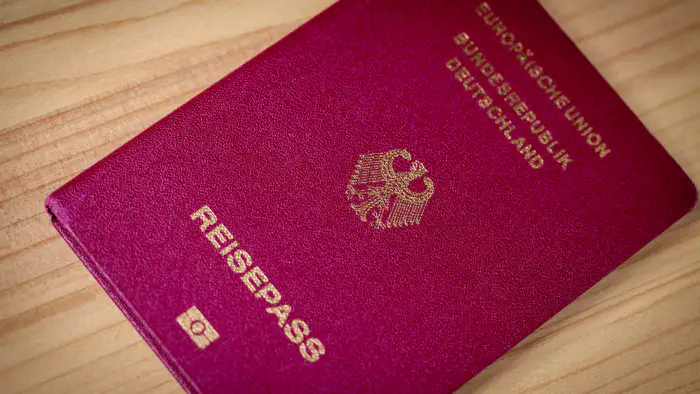 Задержание семей с гражданством Германии и двойным гражданством в аэропорту Астаны: вопросы безопасности и миграционной политики