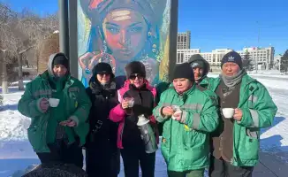 благотворительная акция пенсионеров Астаны горячий чай выпечка коммунальщики благодарность