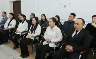 Молодежь Жамбылской области обсуждает возможности участия в конституционных реформах на встрече с акимом