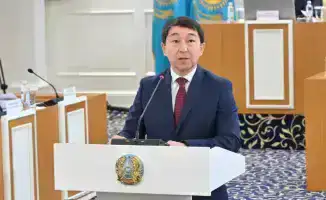 В проект новой Конституции Казахстана включено закрепление тенге как национальной валюты, что может повлиять на экономическую стабильность и социальное восприятие граждан.