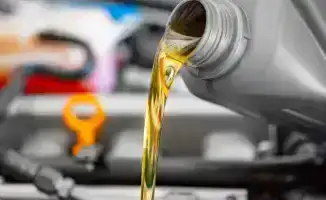 Казахстан запускает маркировку моторных масел: новая мера против контрафакта с 1 февраля 2026 года