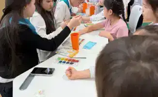 Выставка рисунков в Астане: молодежь против наркотиков в рамках международной акции